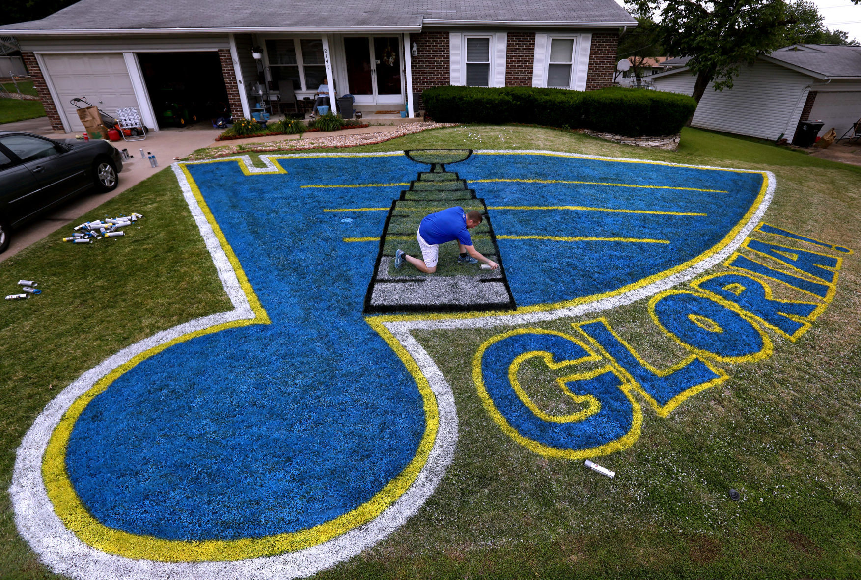 St. Louis Blues fans with logo painted on yards adds Stanley Cup